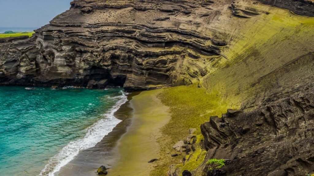 Papaya Green Sand Beach